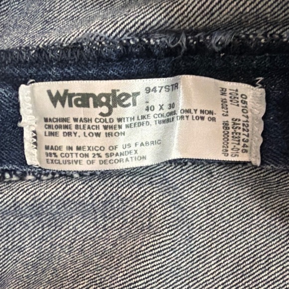 Wrangler Men Classic Fit Straight Leg Denim Jeans Dark Wash Size 40x30 - Picture 3 of 4